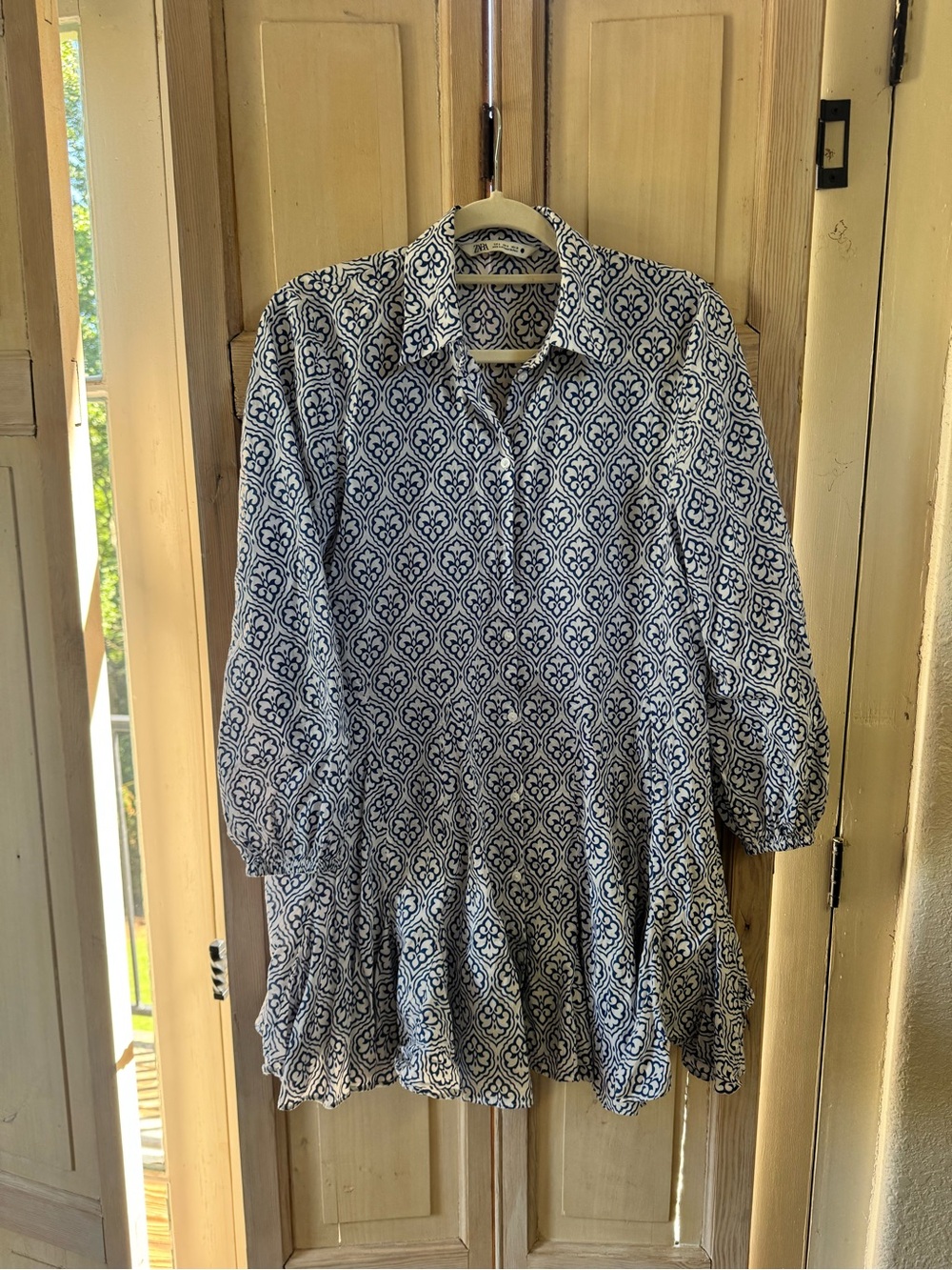 Zara Blue and White Printed Button-Front Shirt